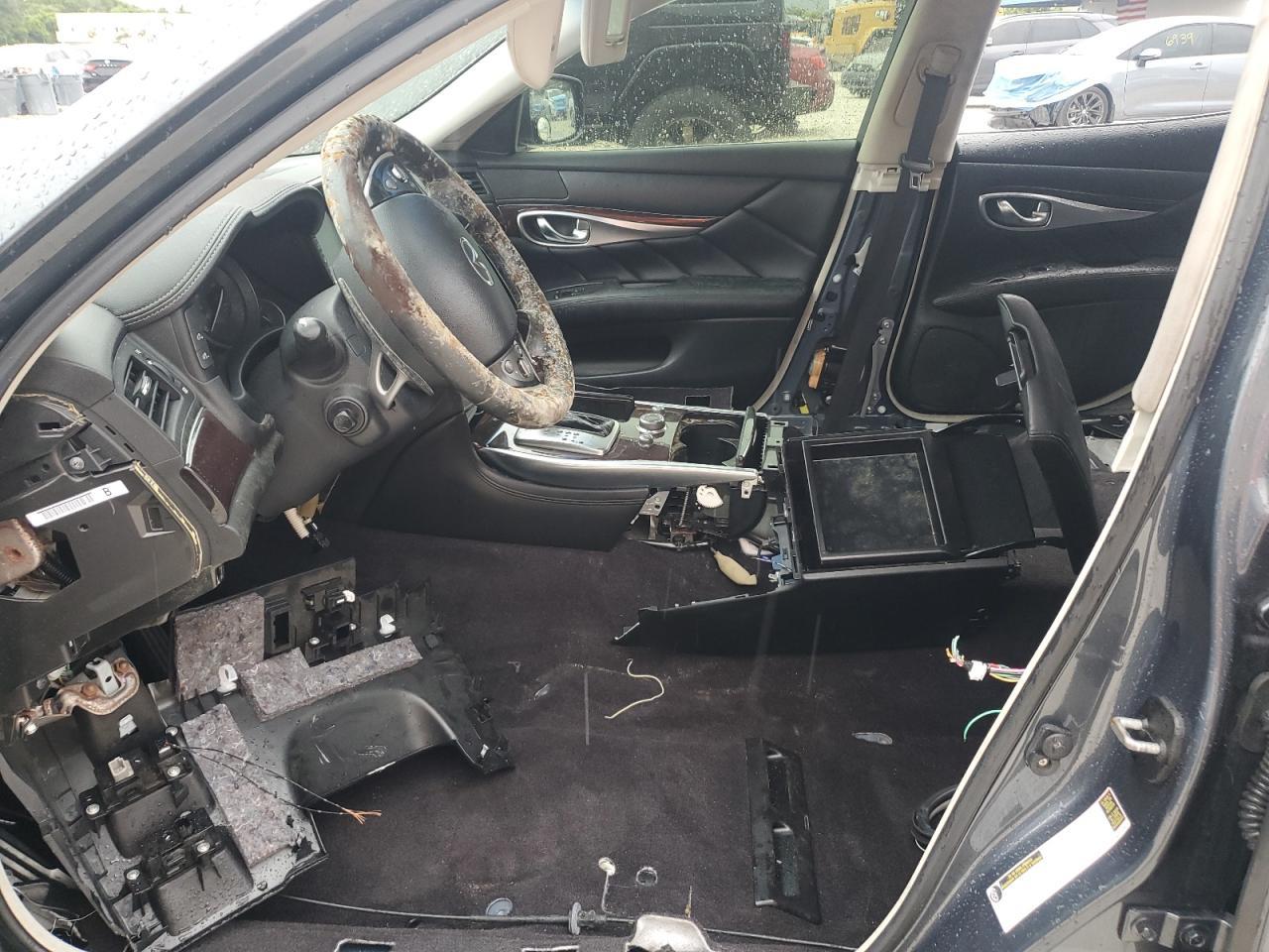 2011 INFINITI M37