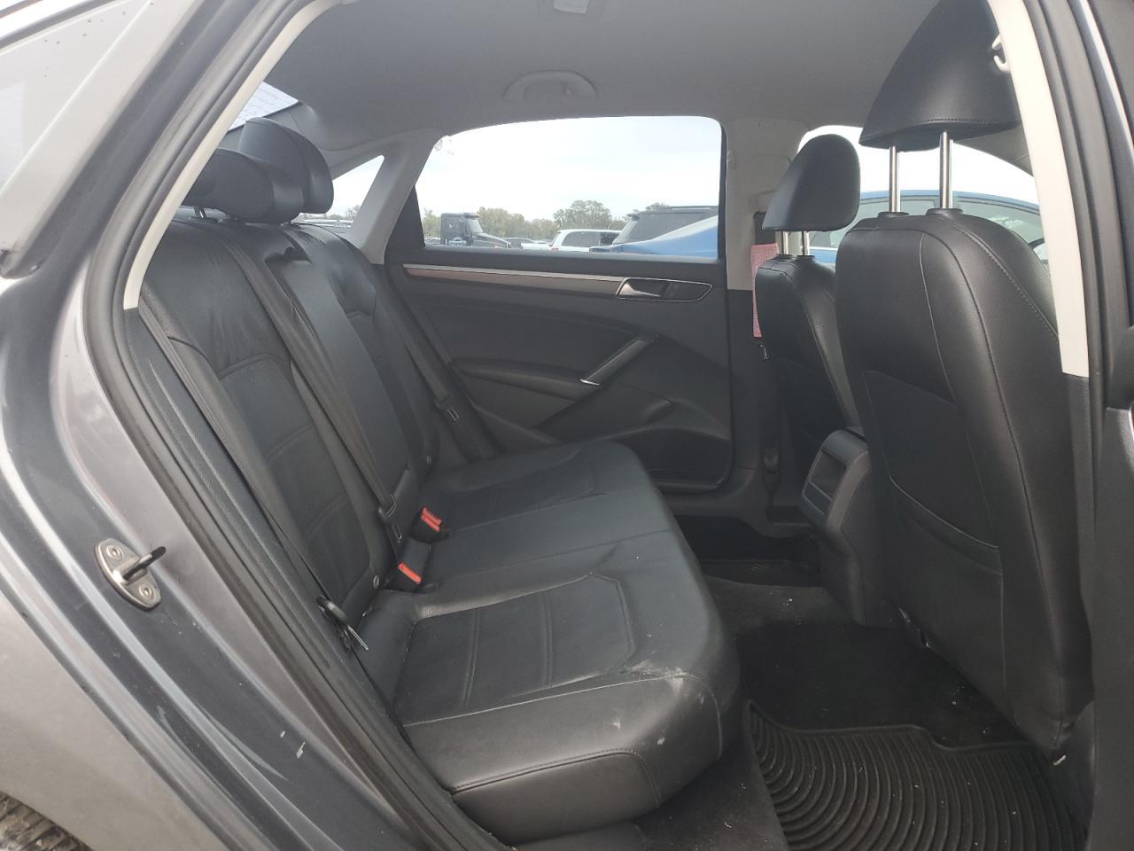2017 VOLKSWAGEN Passat
