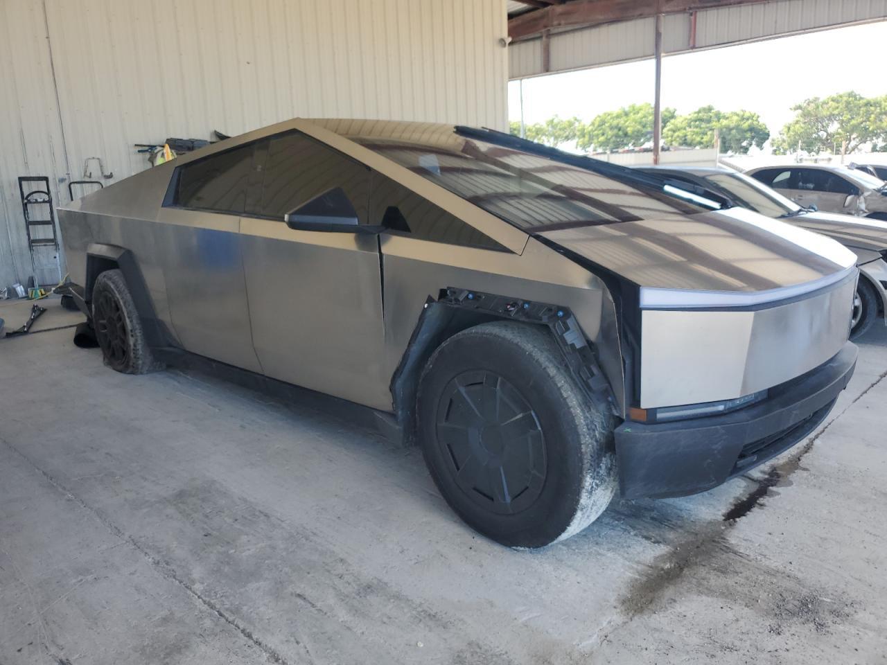 2024 TESLA Cybertruck
