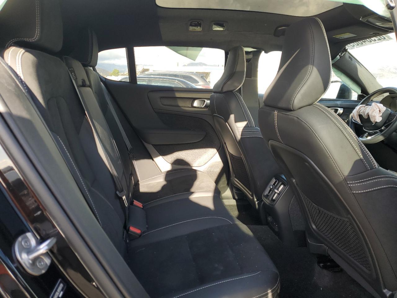 2023 VOLVO C40