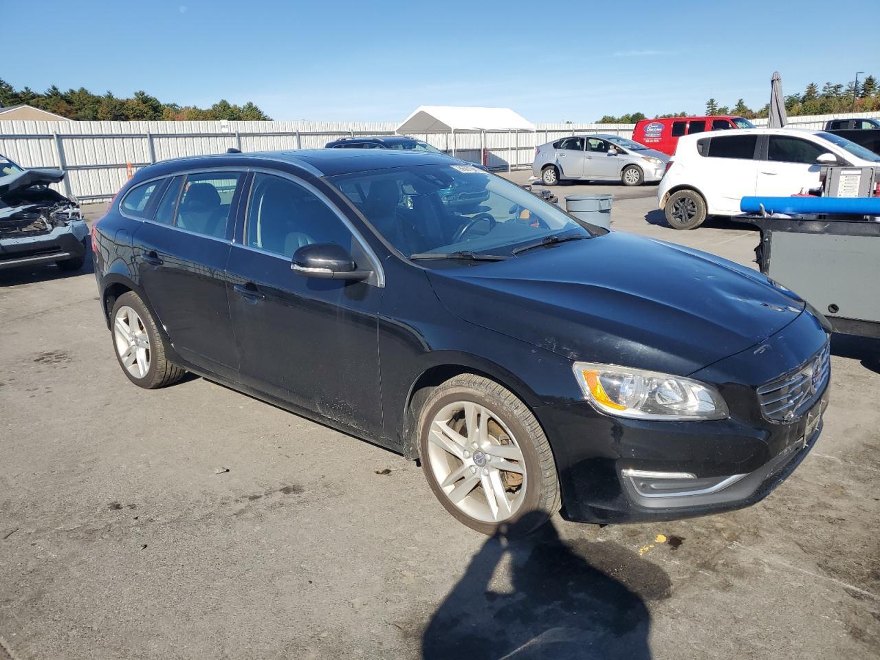 2015 VOLVO V60