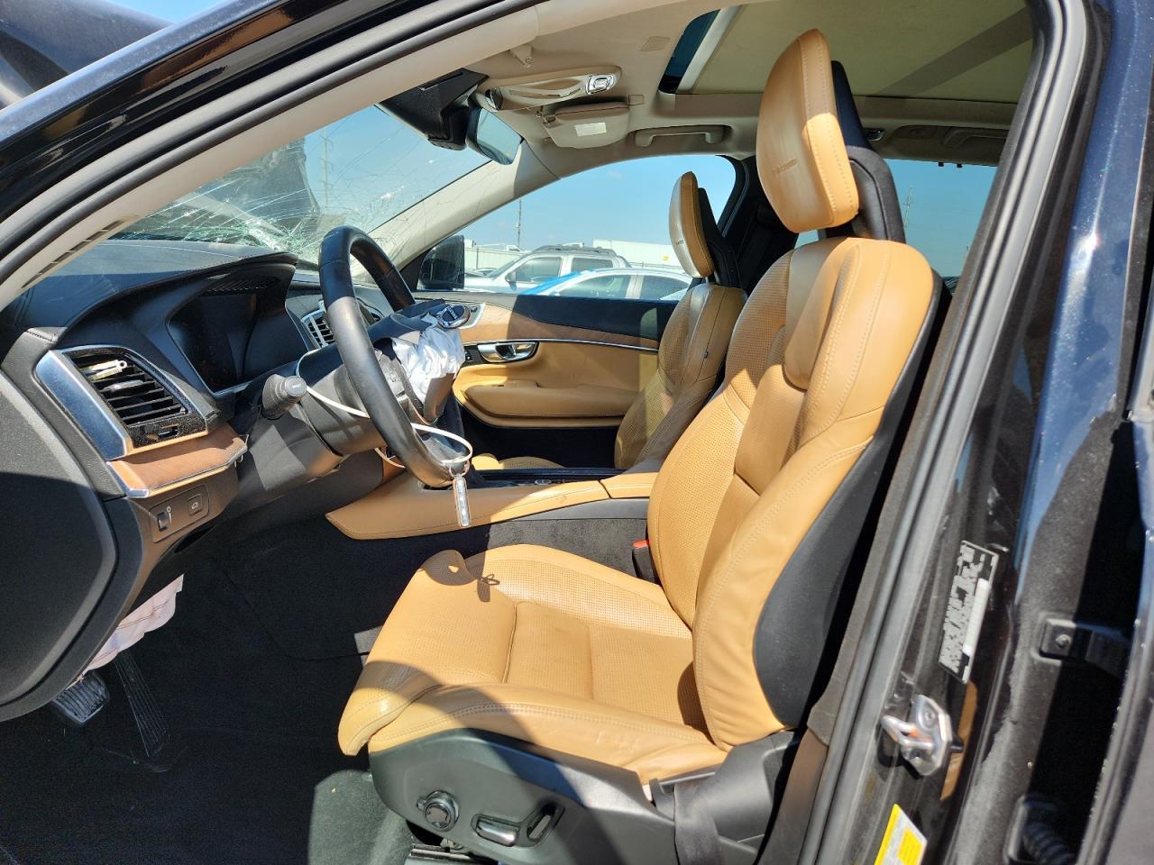 2016 VOLVO XC90