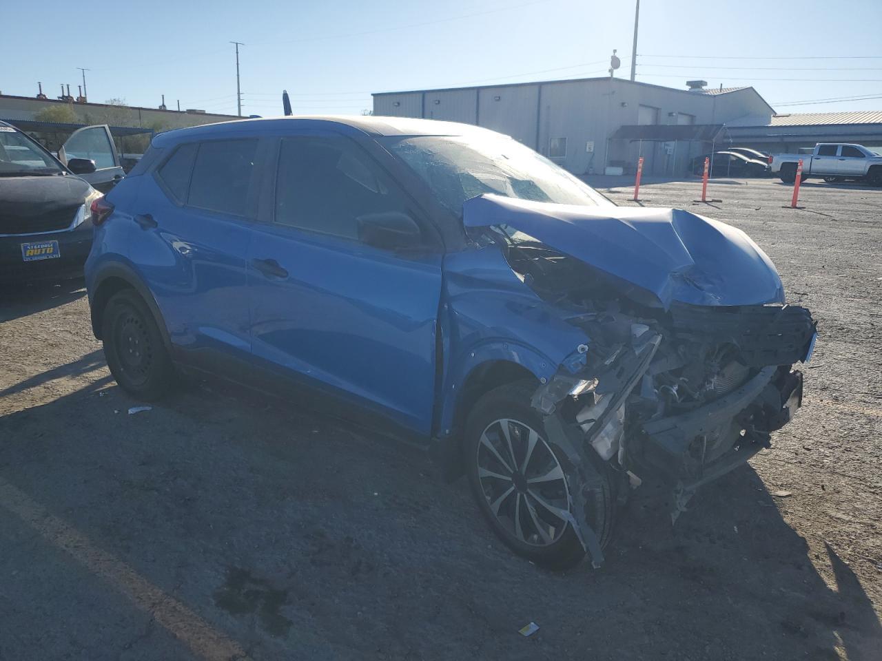 2024 NISSAN KICKS