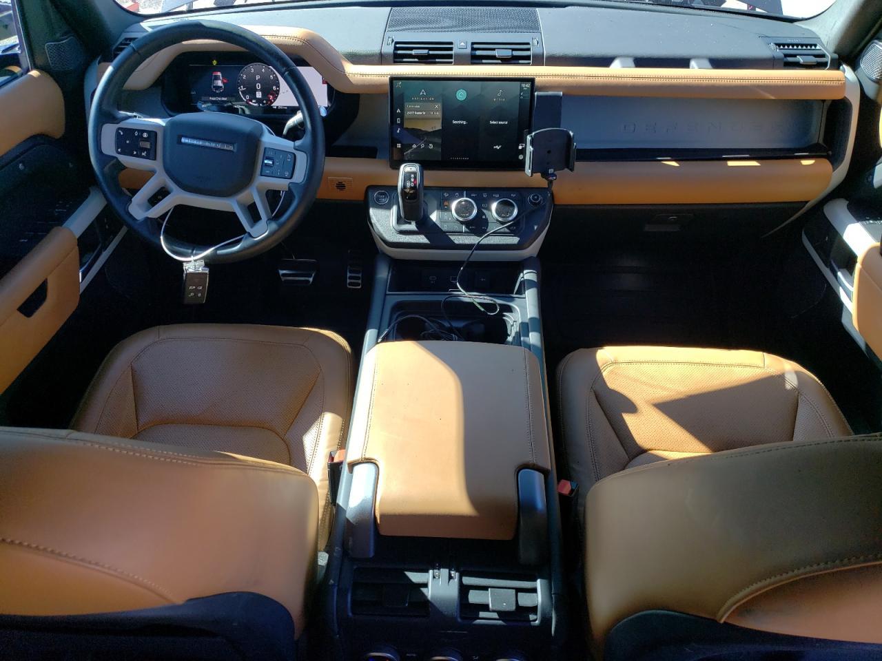 2024 LAND ROVER Defender
