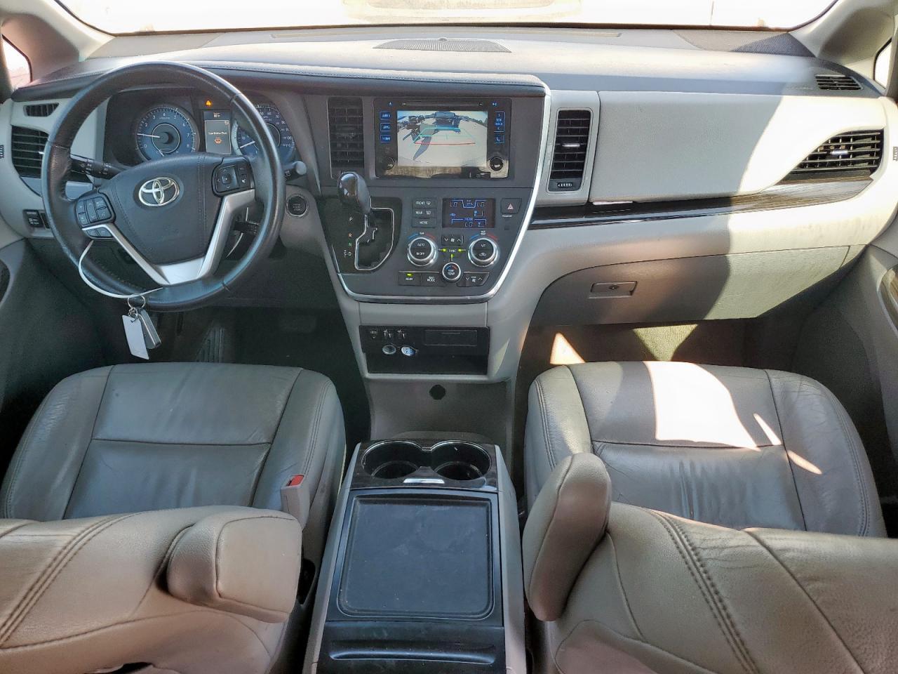 2017 TOYOTA SIENNA