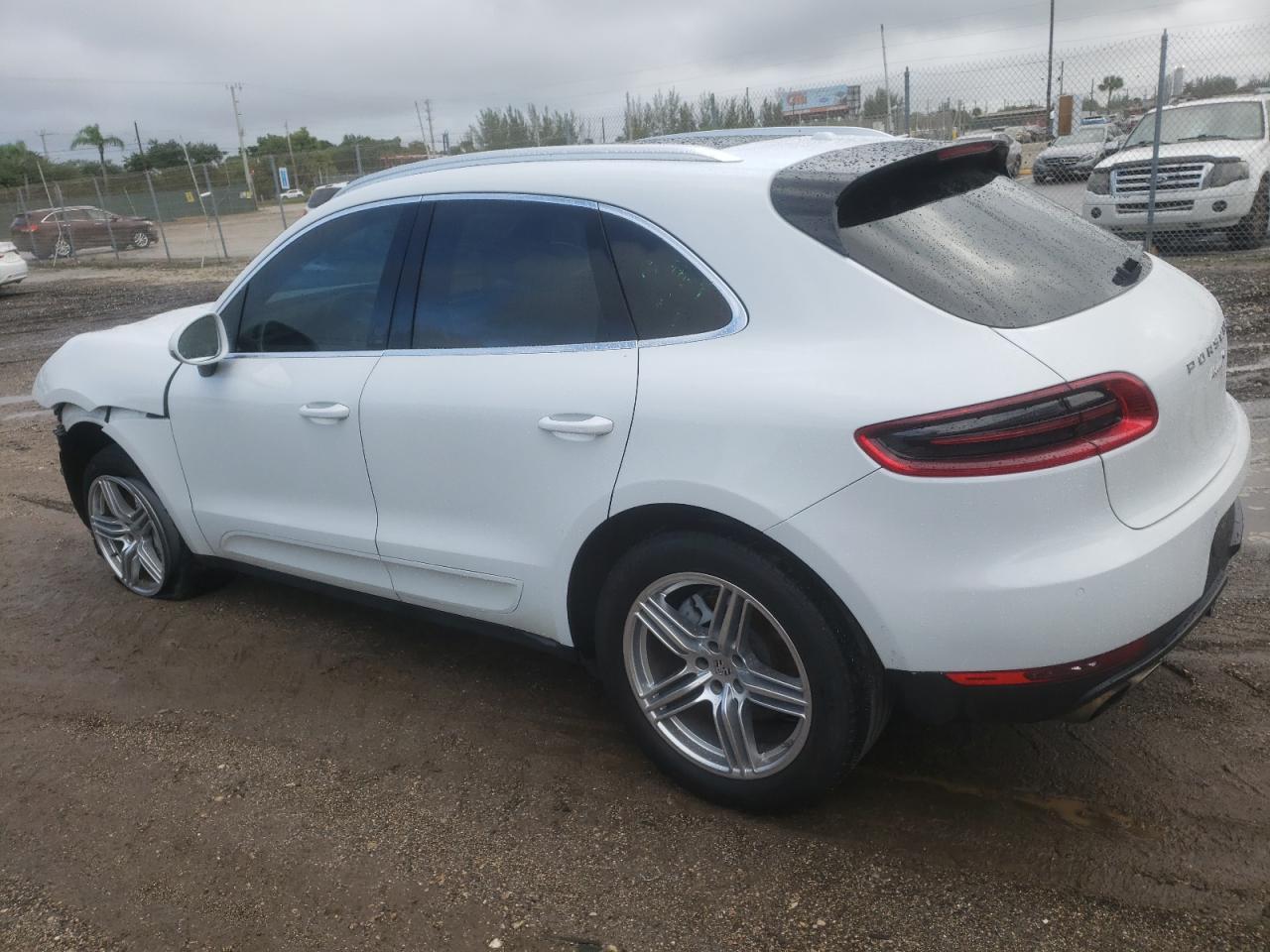 2017 PORSCHE Macan