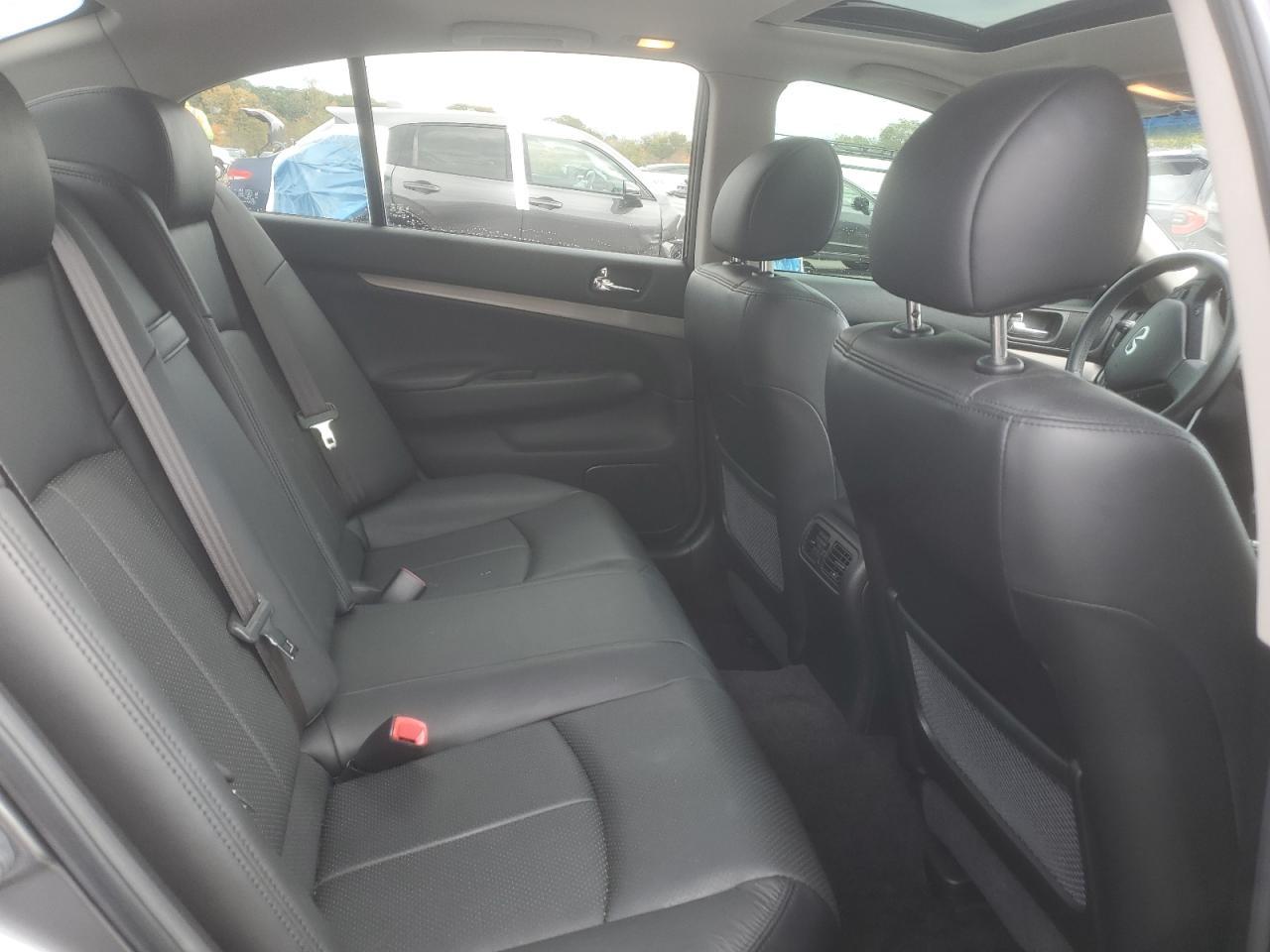 2015 INFINITI Q40