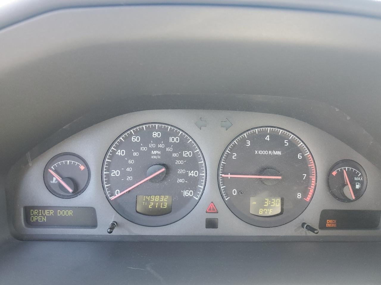 2002 VOLVO V70