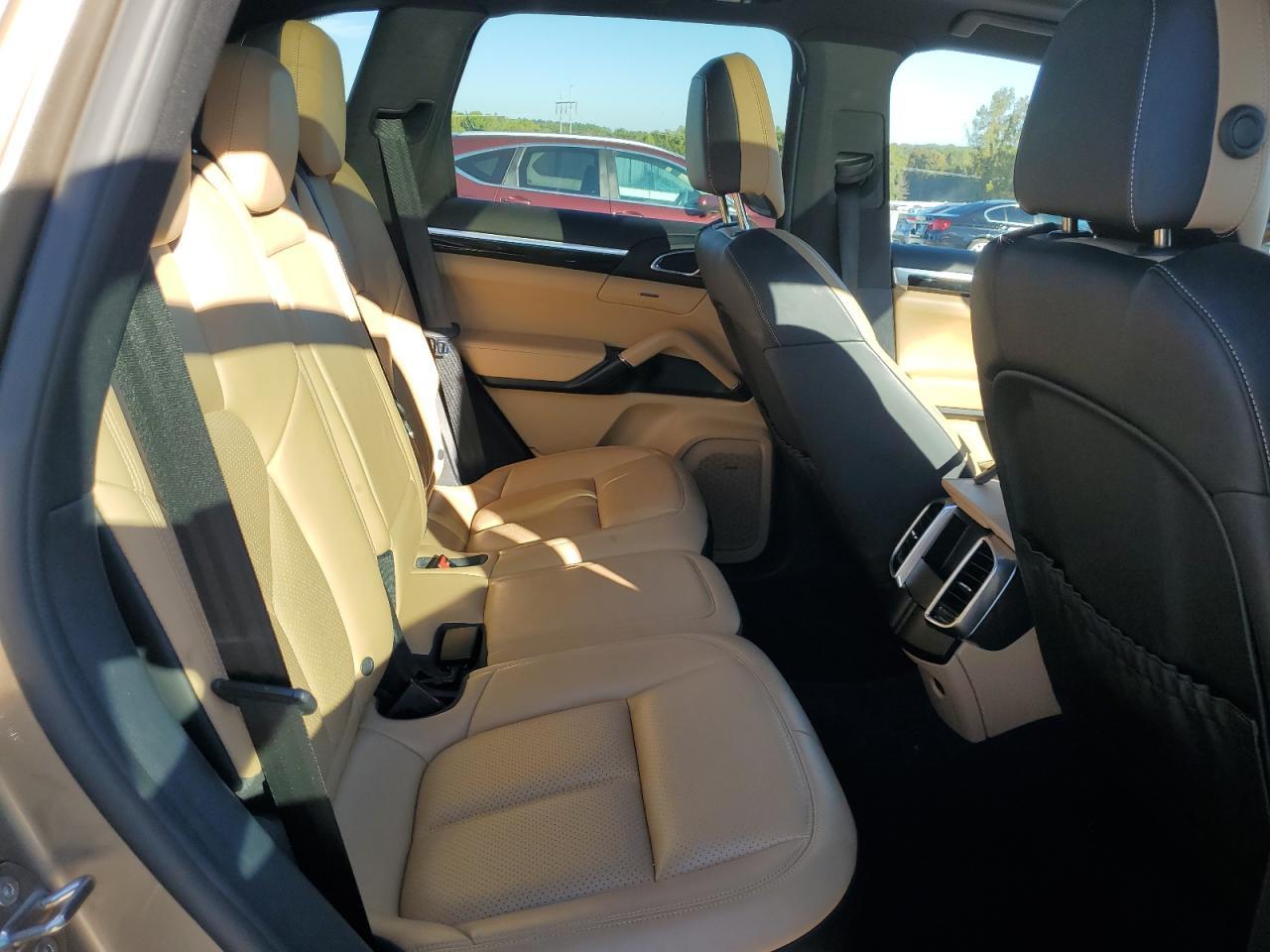 2017 PORSCHE CAYENNE