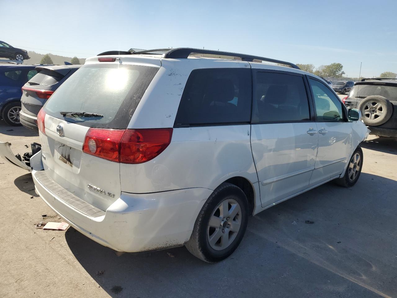 2009 TOYOTA SIENNA