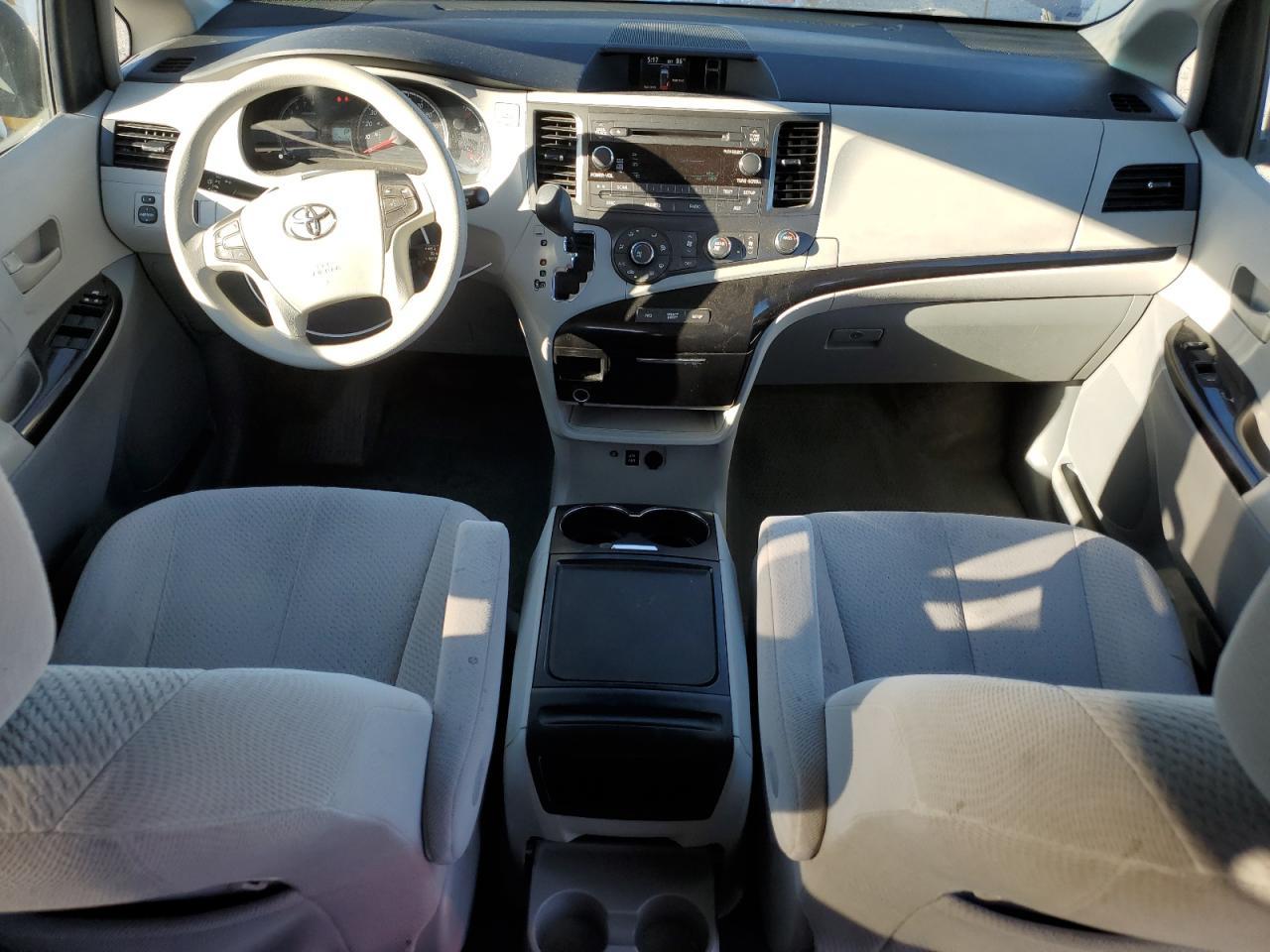 2012 TOYOTA SIENNA
