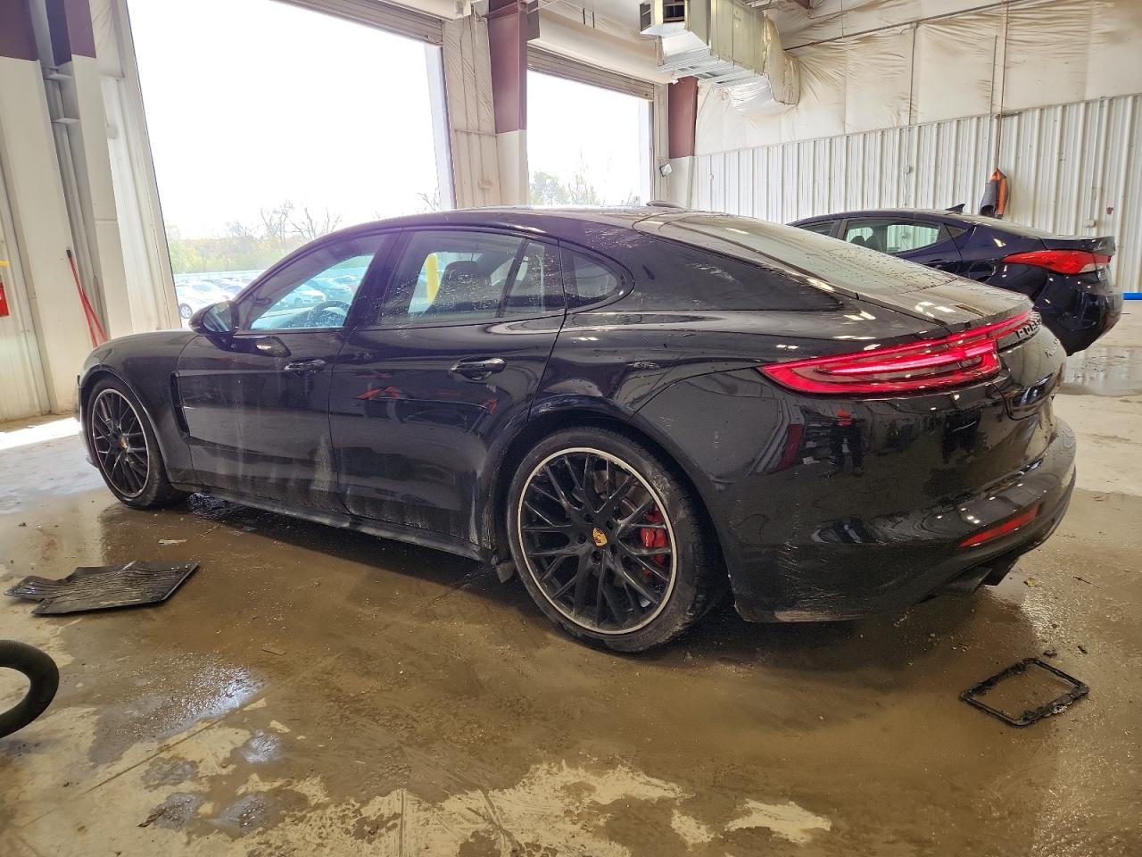 2018 PORSCHE Panamera