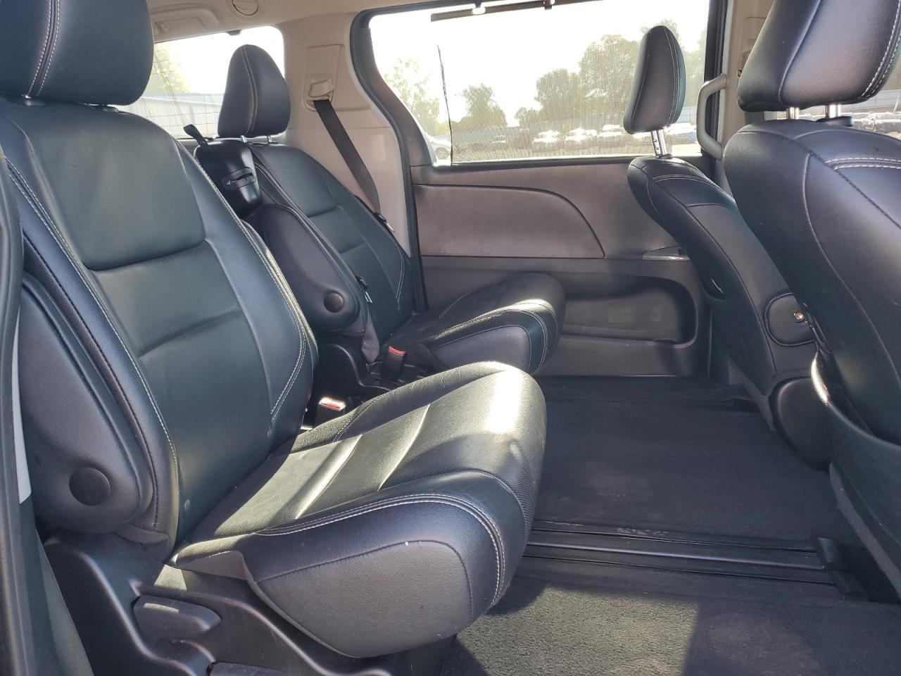 2015 TOYOTA SIENNA