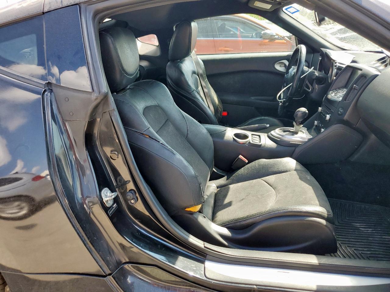 2015 NISSAN 370Z