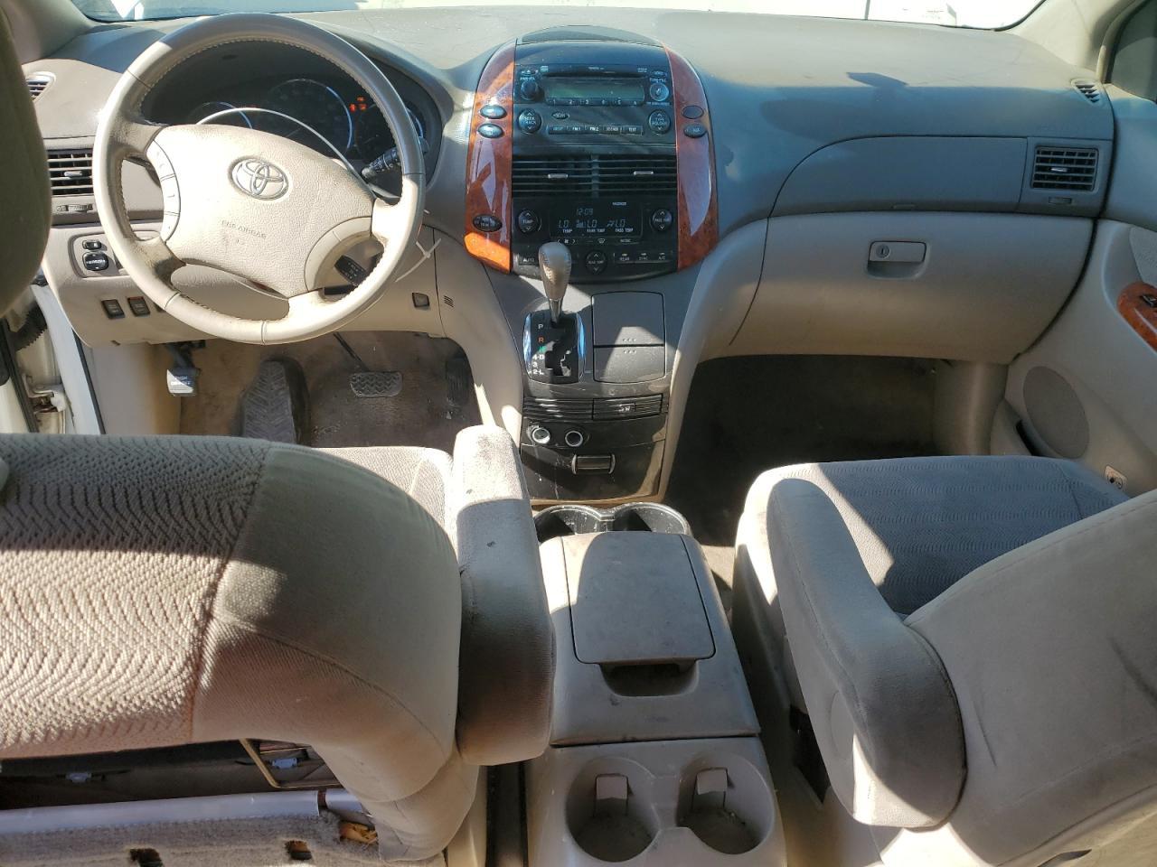 2009 TOYOTA SIENNA
