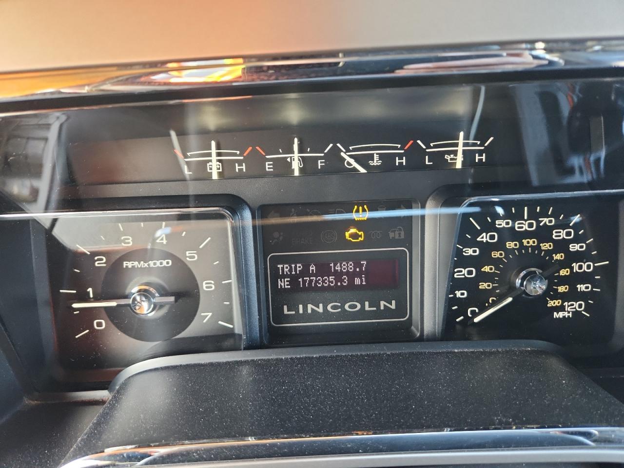 2010 LINCOLN Navigator