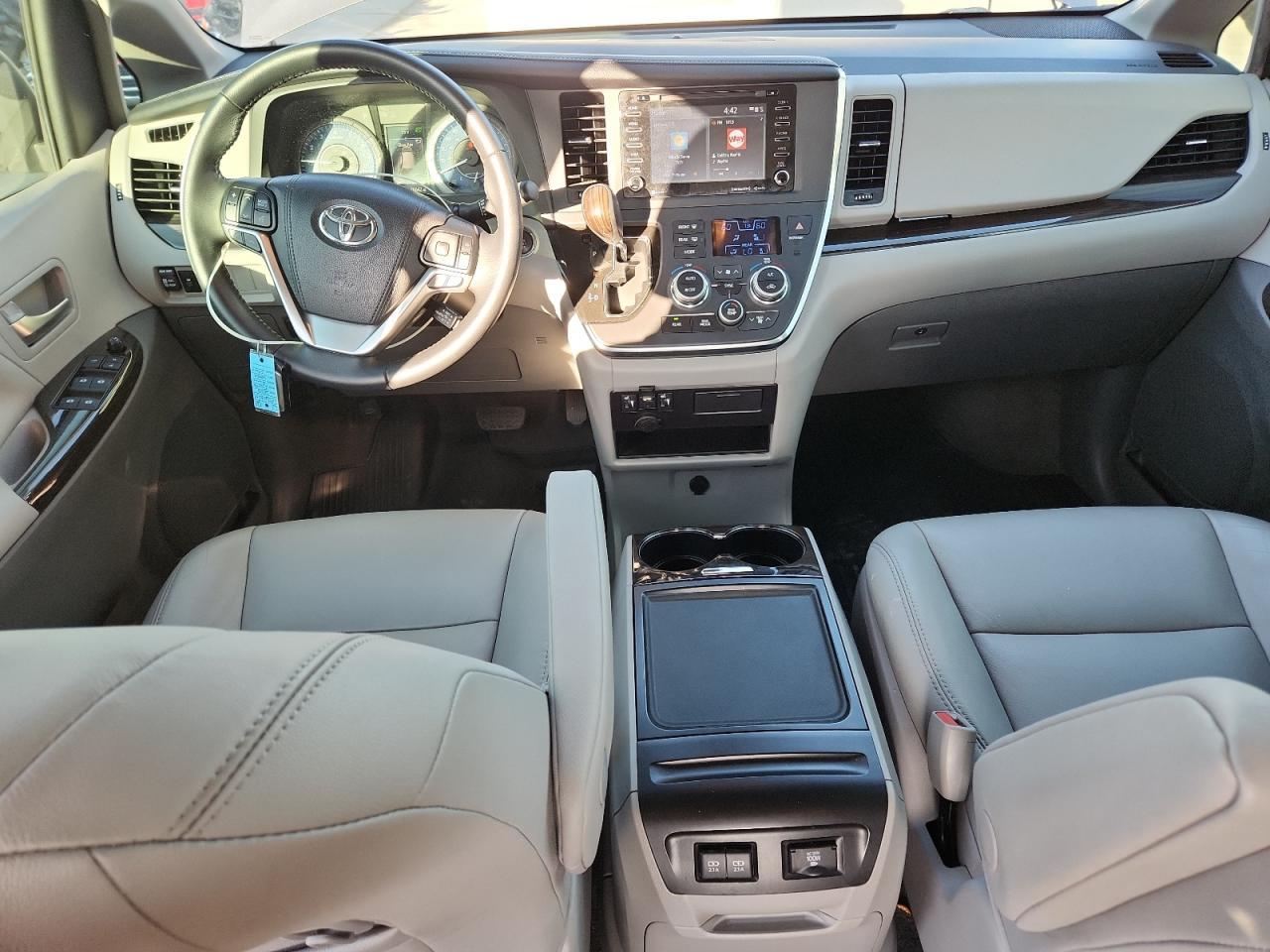 2018 TOYOTA SIENNA