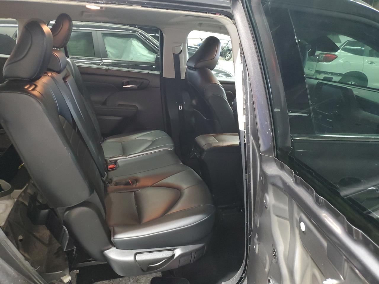 2022 TOYOTA HIGHLANDER