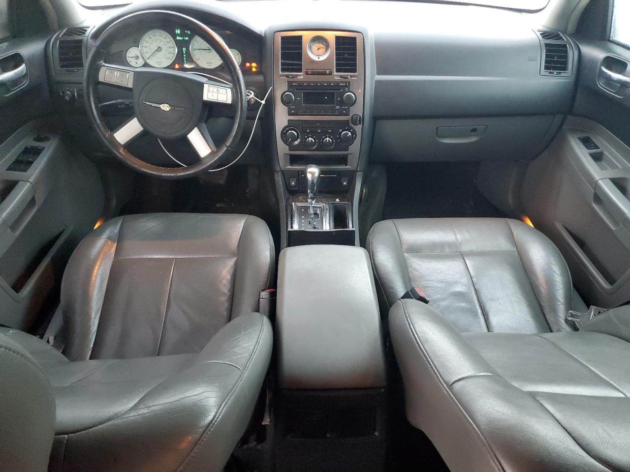 2005 CHRYSLER 300
