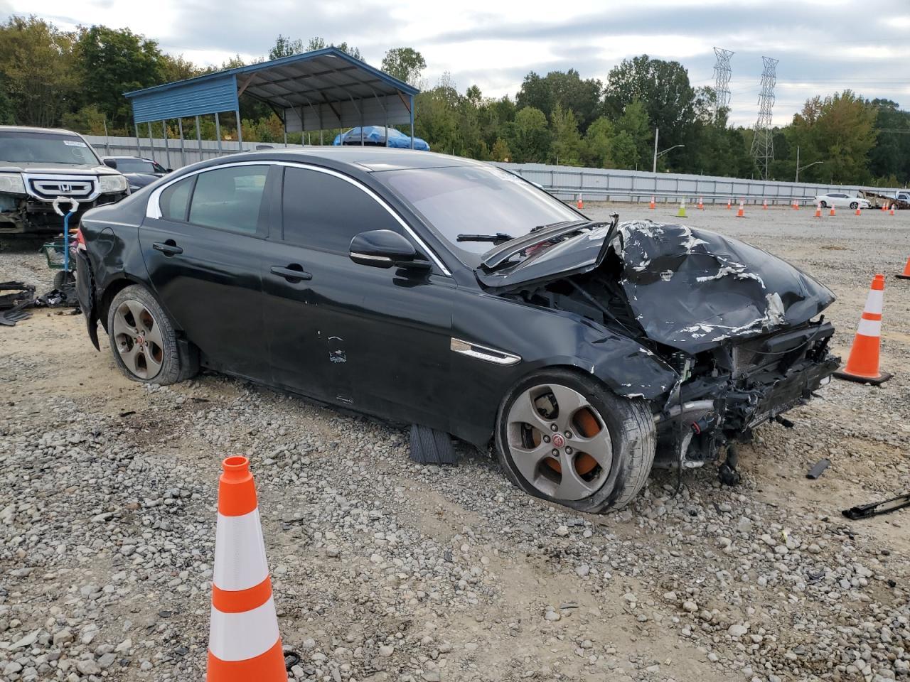 2018 JAGUAR XE
