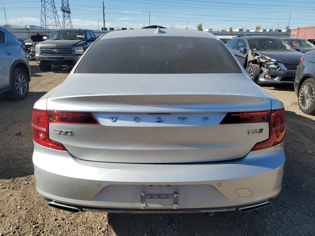 2018 VOLVO S90
