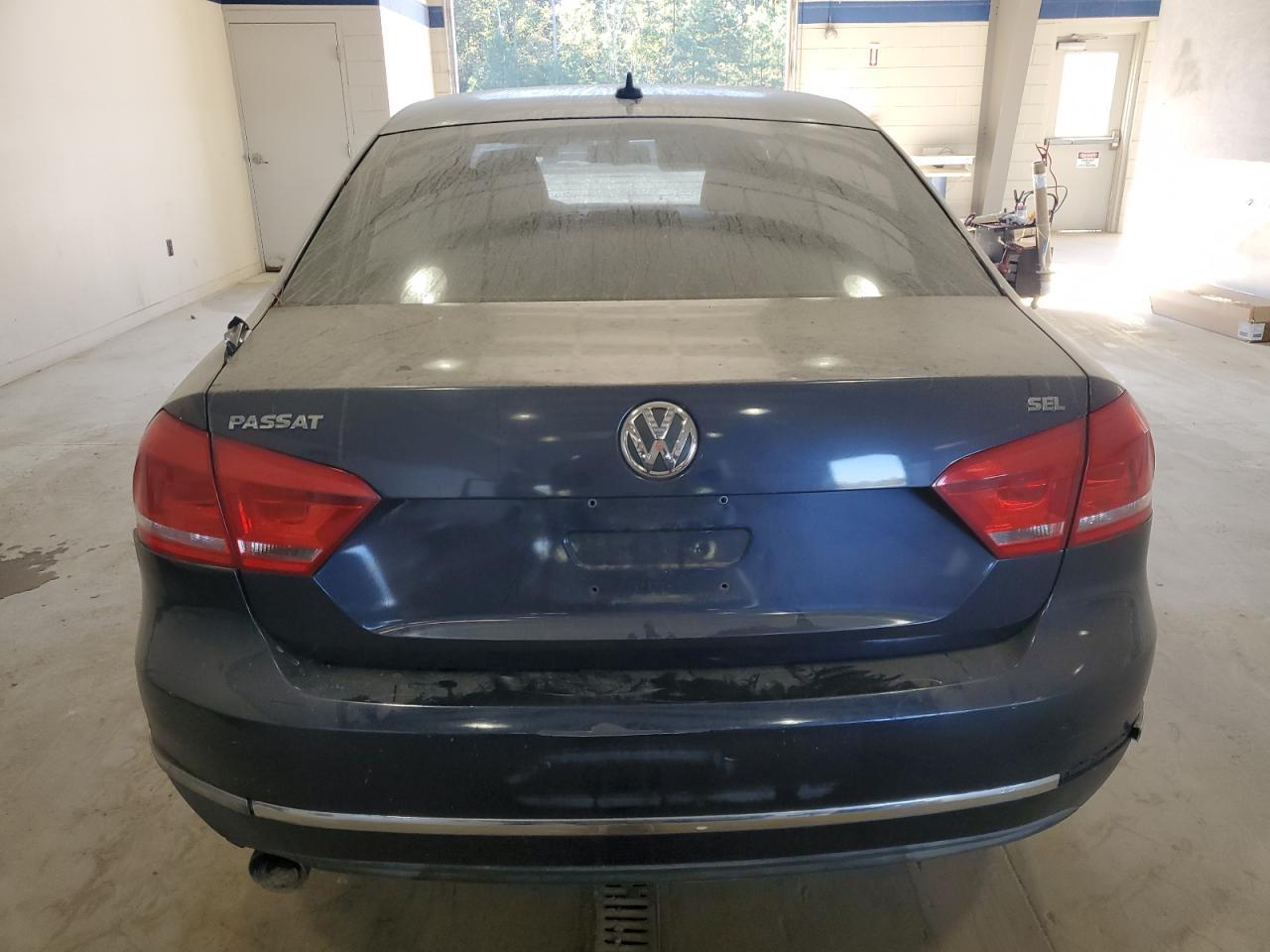2012 VOLKSWAGEN Passat