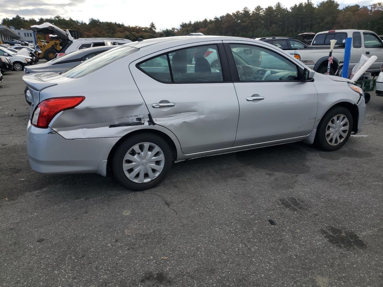 2015 NISSAN VERSA