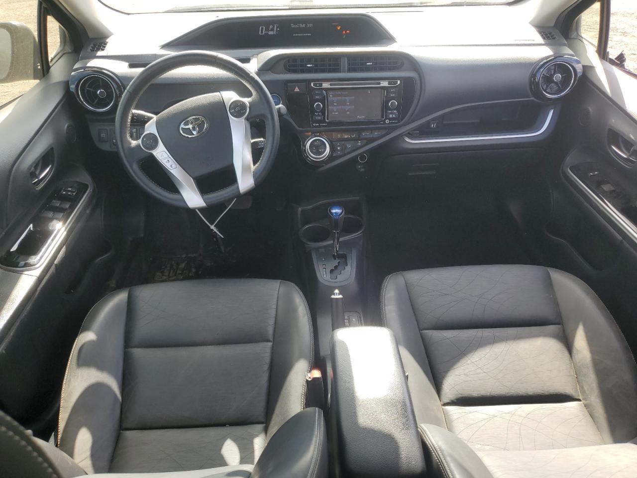 2017 TOYOTA Prius c