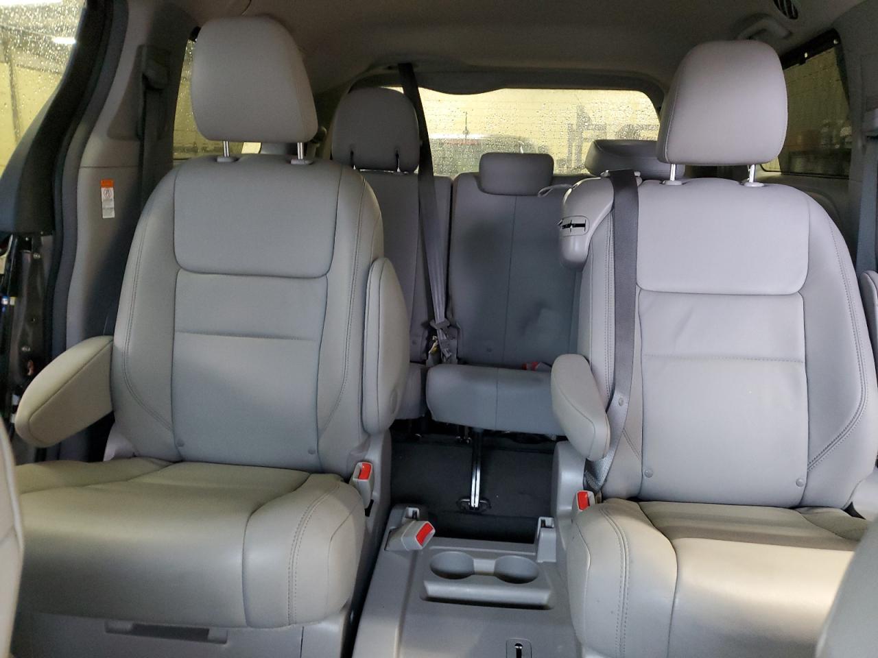 2015 TOYOTA SIENNA