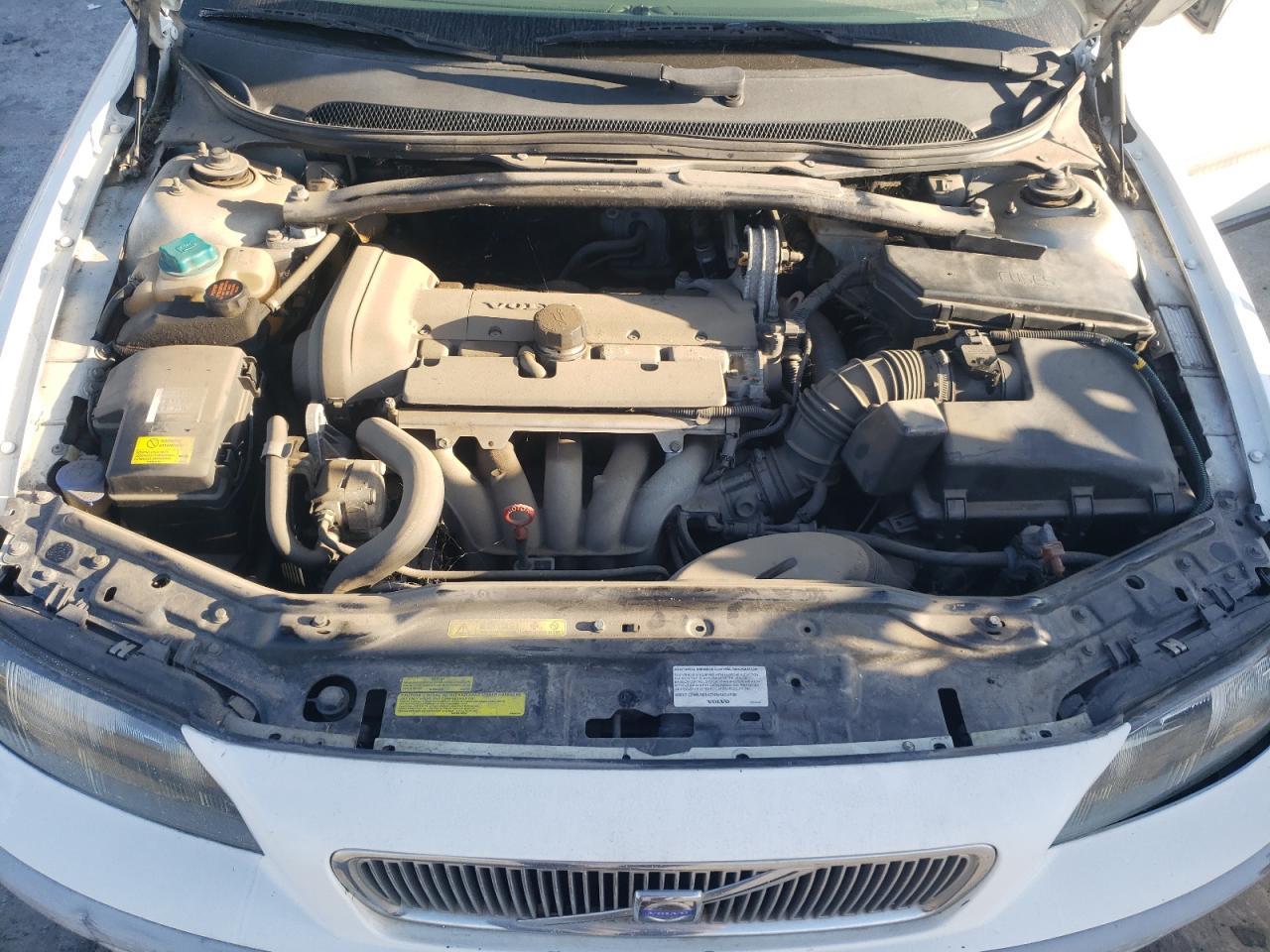 2004 VOLVO V70