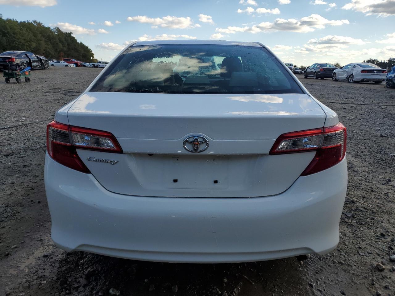 2014 TOYOTA CAMRY