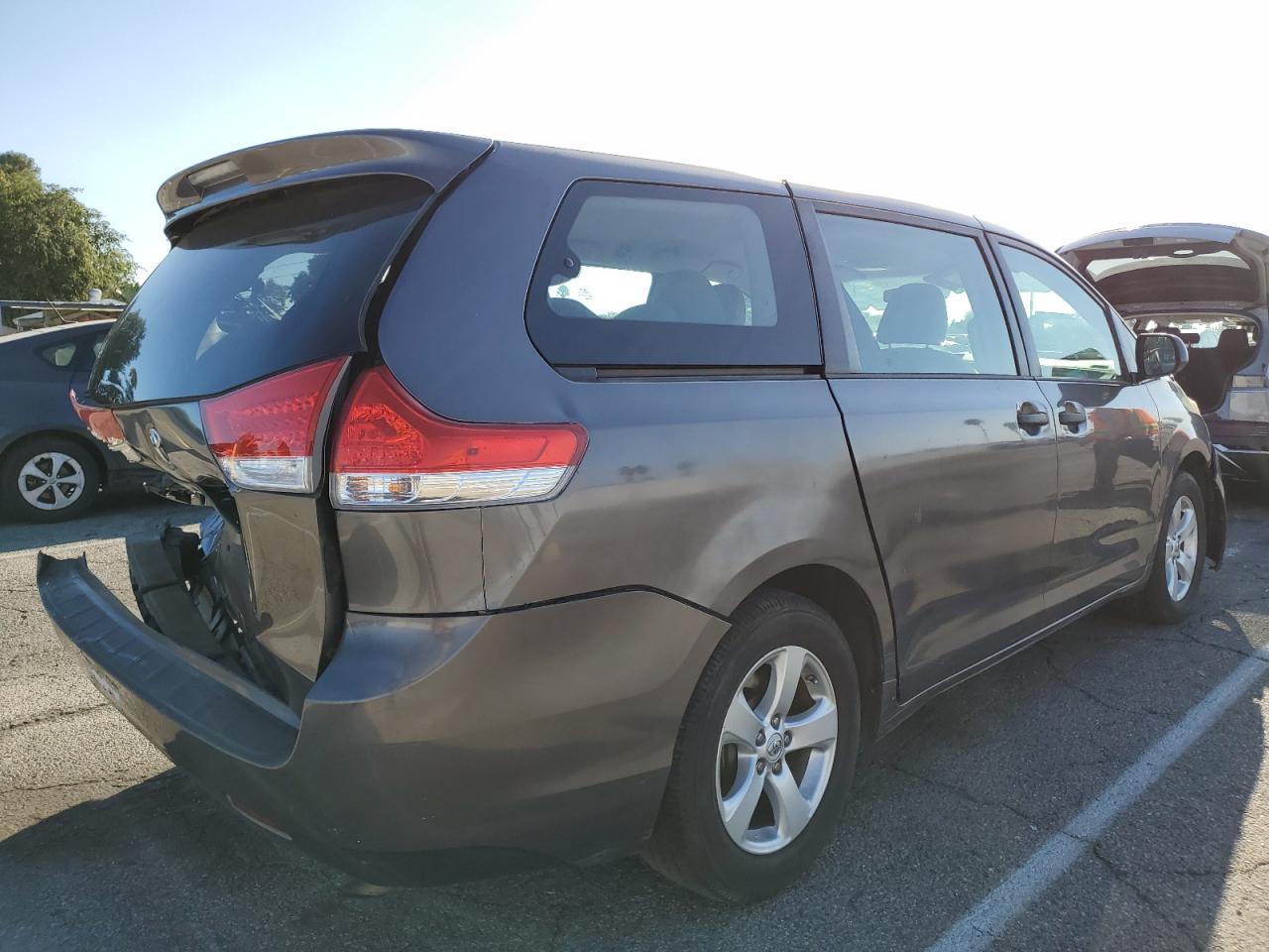 2012 TOYOTA SIENNA