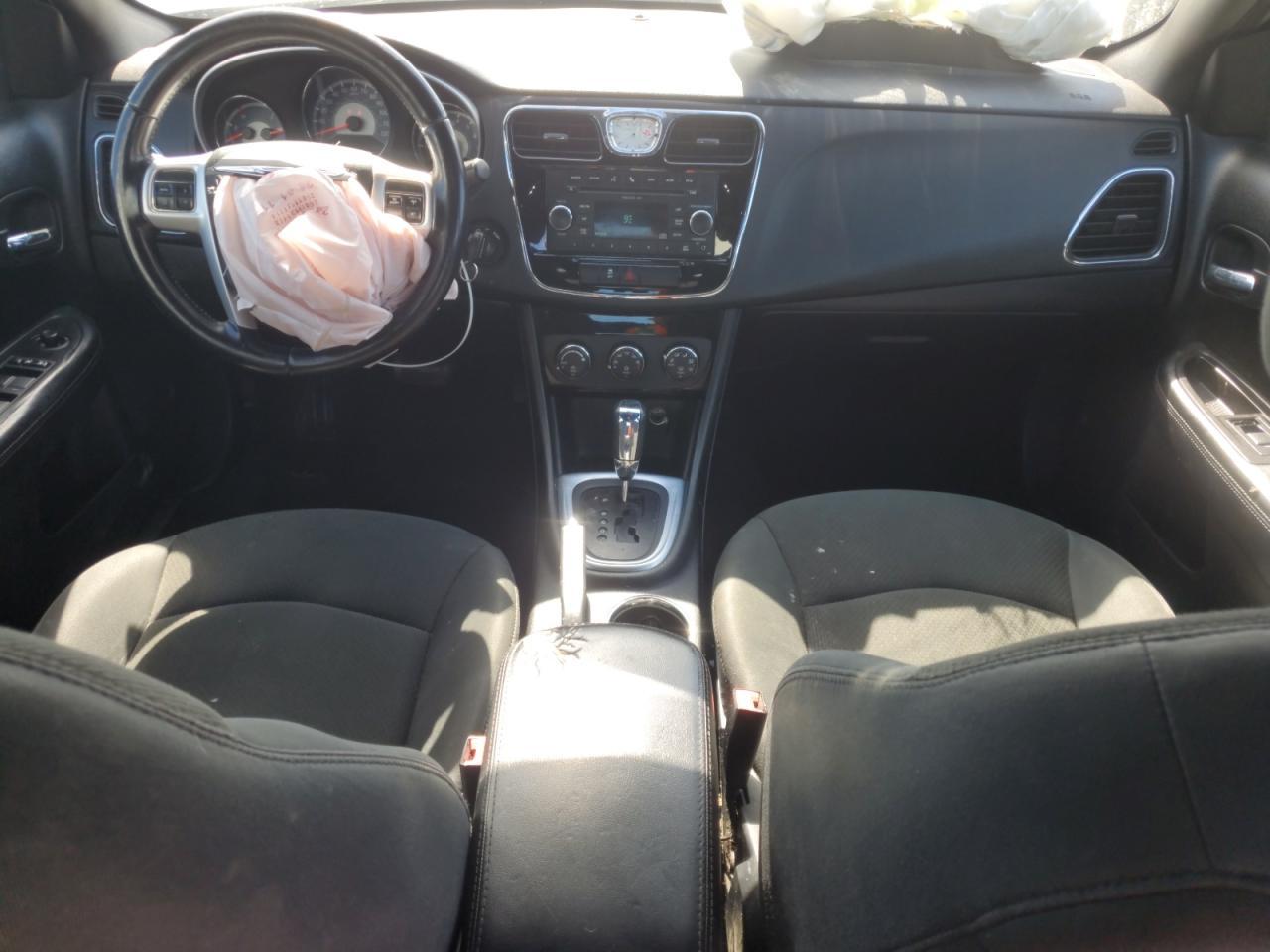 2011 CHRYSLER 200