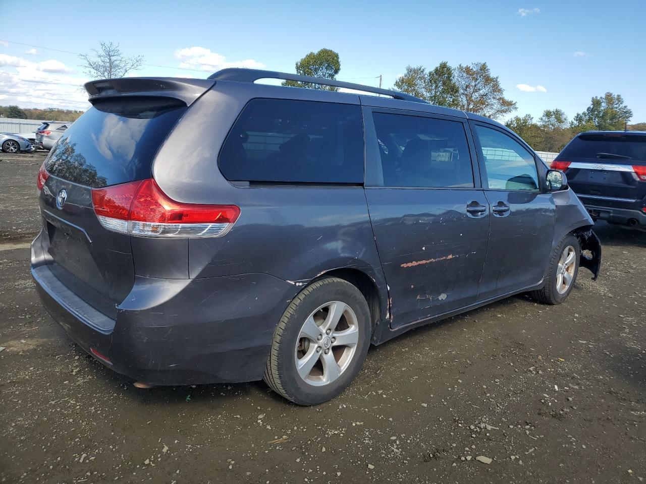 2013 TOYOTA SIENNA