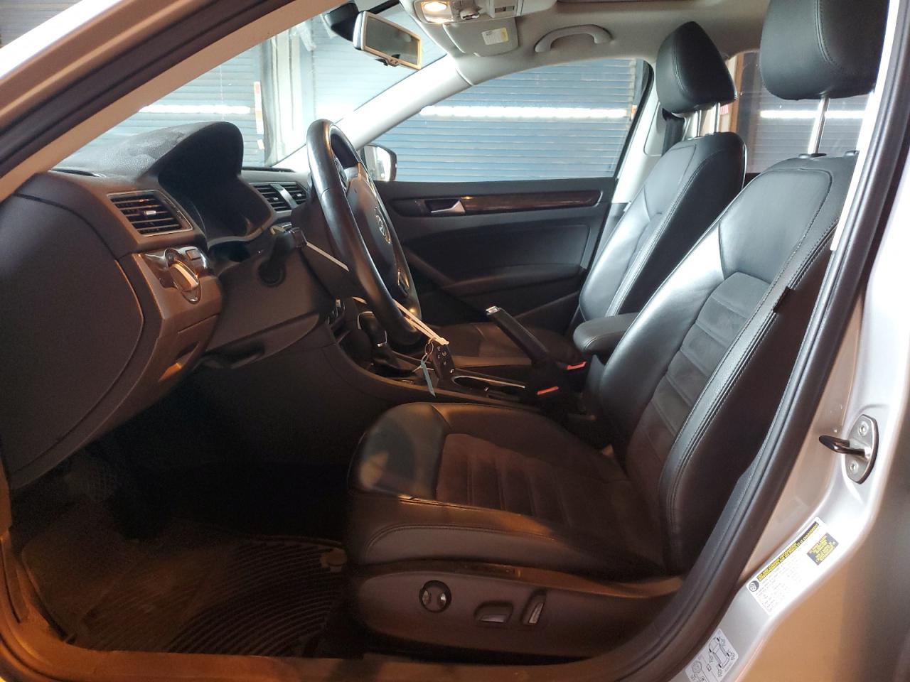 2014 VOLKSWAGEN Passat