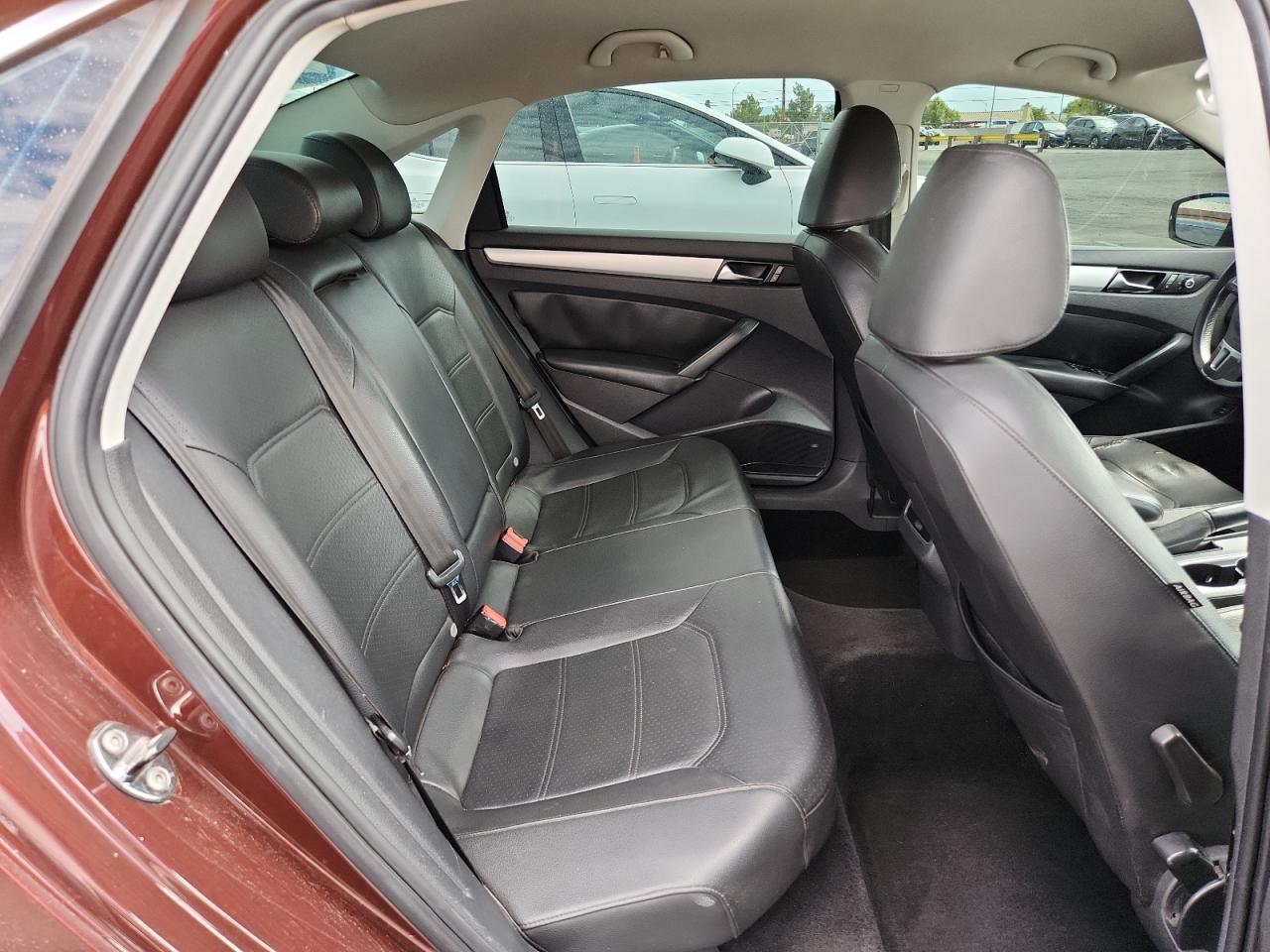 2013 VOLKSWAGEN Passat