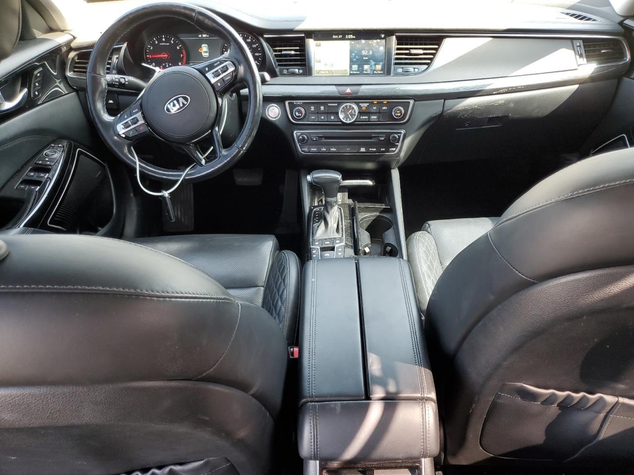 2017 KIA Cadenza