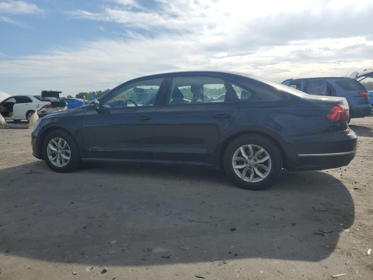 2018 VOLKSWAGEN Passat