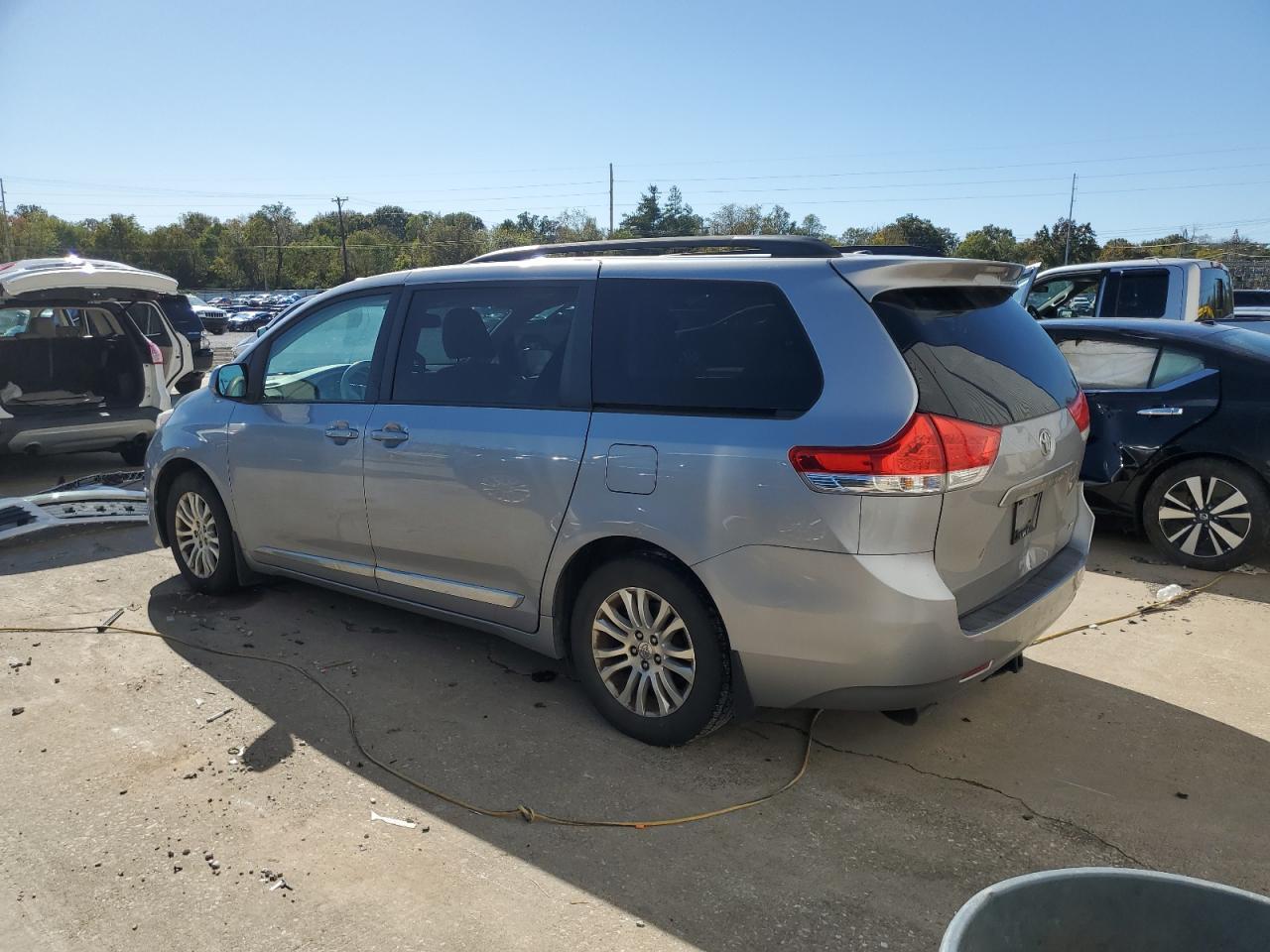 2012 TOYOTA SIENNA