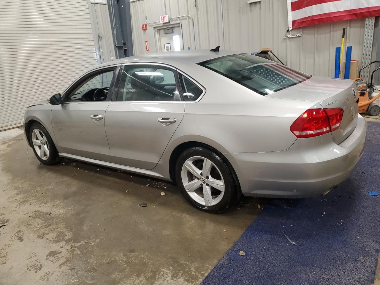 2012 VOLKSWAGEN Passat