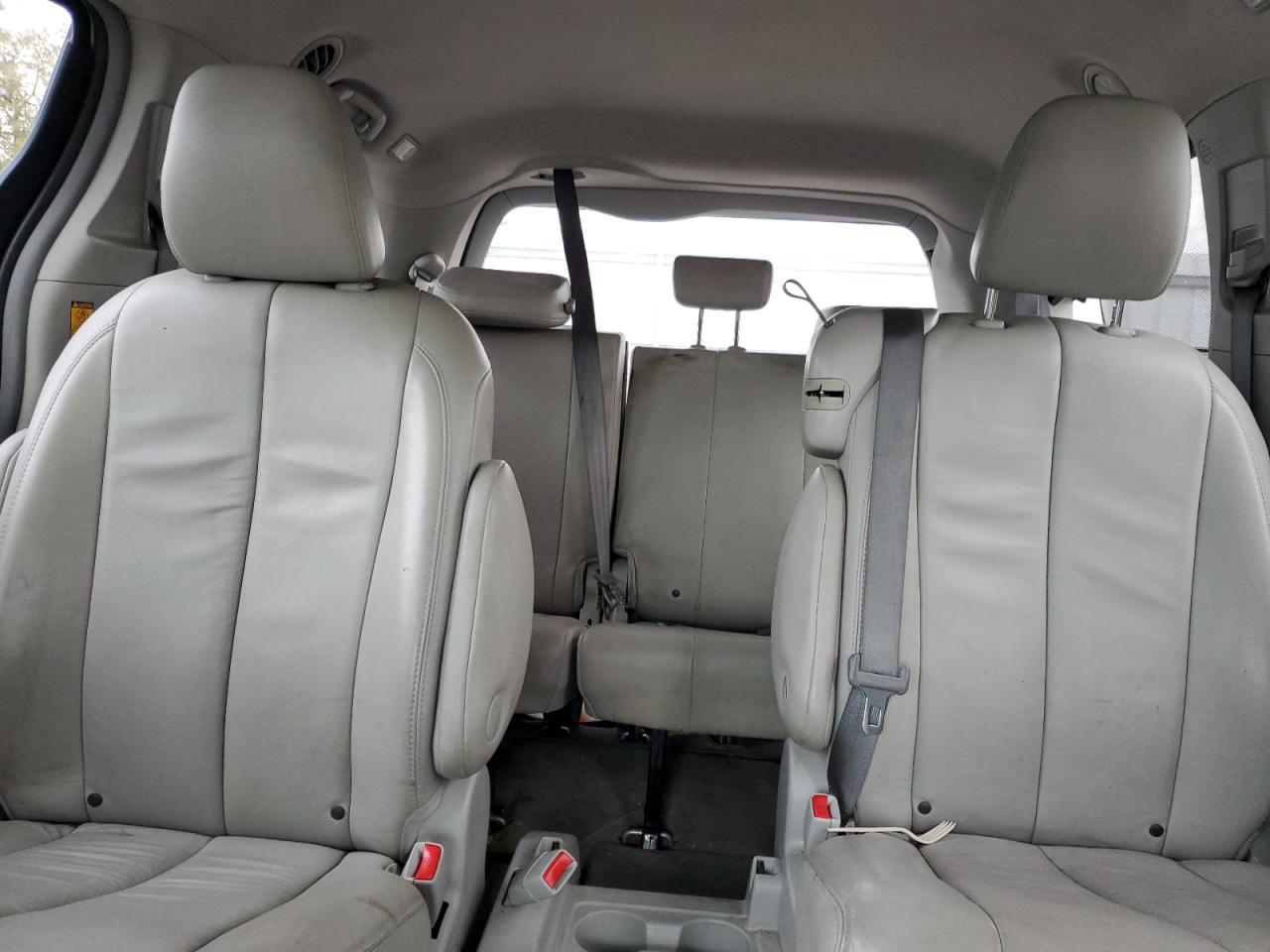2013 TOYOTA SIENNA