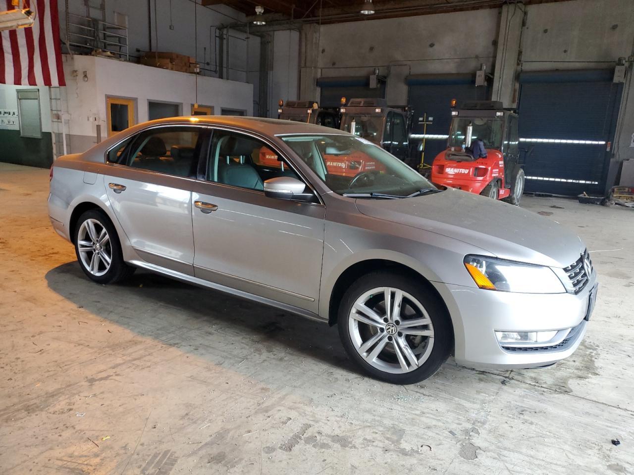 2014 VOLKSWAGEN Passat