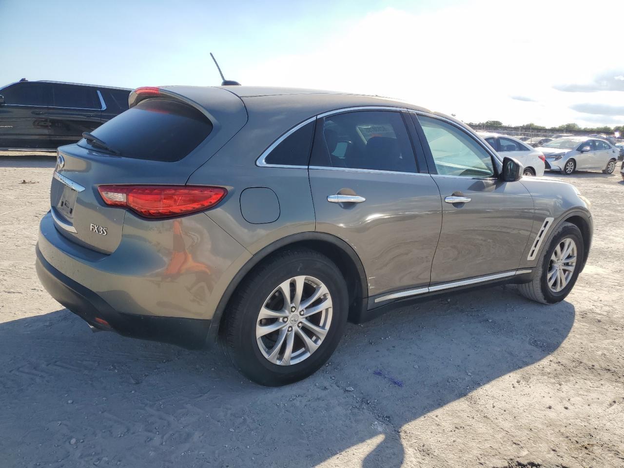 2010 INFINITI FX35