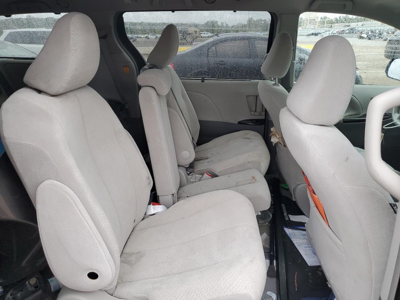 2012 TOYOTA SIENNA