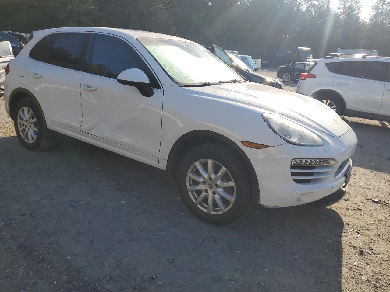 2014 PORSCHE CAYENNE