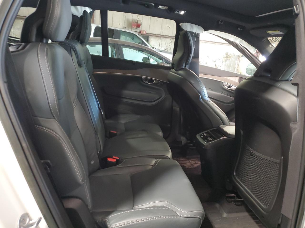 2022 VOLVO XC90