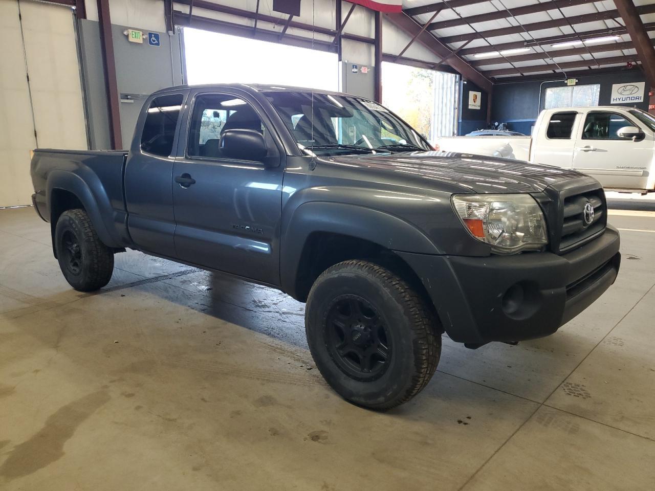 2011 TOYOTA TACOMA