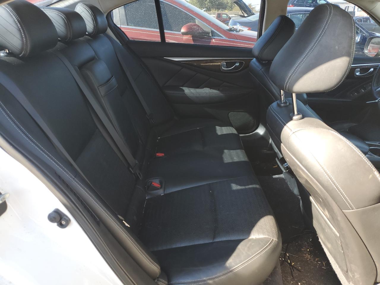 2015 INFINITI Q50