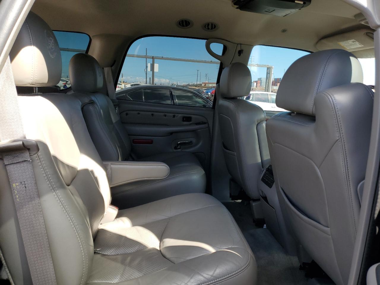 2005 CADILLAC ESCALADE