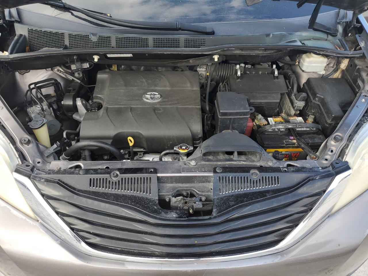 2013 TOYOTA SIENNA